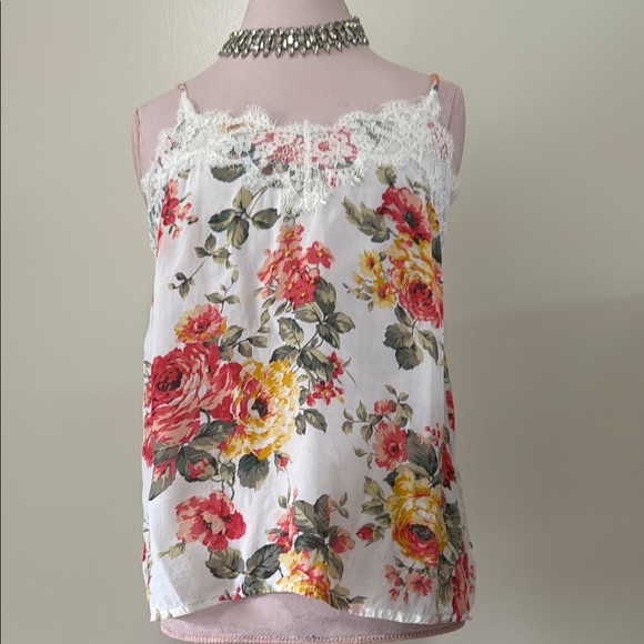 Abercrombie and Fitch white floral print with lace Cami in size medium - Picture 1 of 8